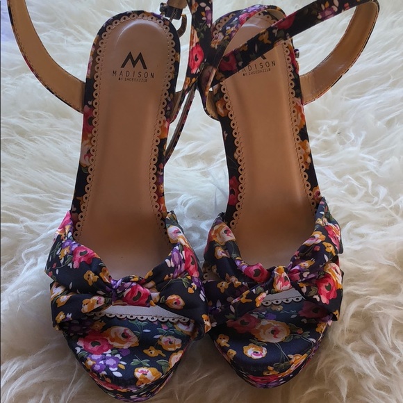 Navy and floral wedge sandal (size 8) - Picture 4 of 6
